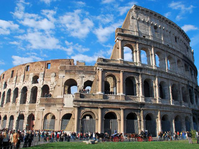 Колизей в Риме — туристическая диковина Италии